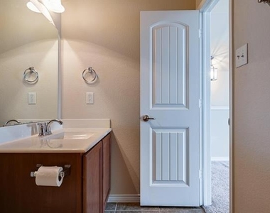 940 Lancashire Lane - Photo Thumbnail 21