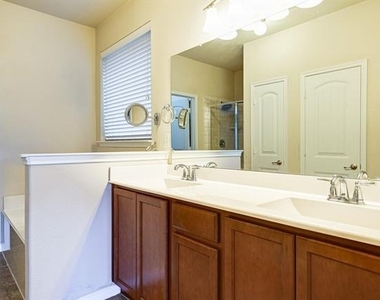 940 Lancashire Lane - Photo Thumbnail 16