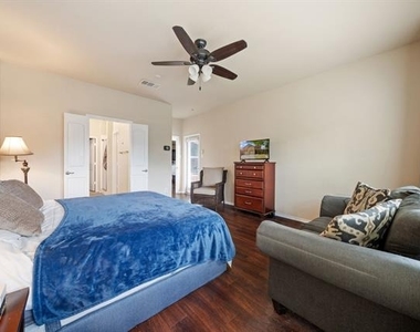 9620 Straightaway Drive - Photo Thumbnail 14