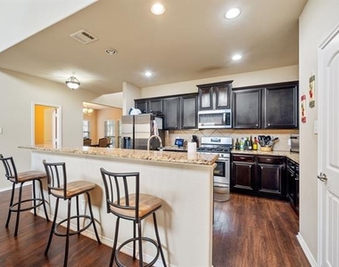 9620 Straightaway Drive - Photo Thumbnail 7