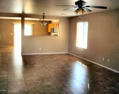 2333 E Meadow Lark Way - Photo Thumbnail 10
