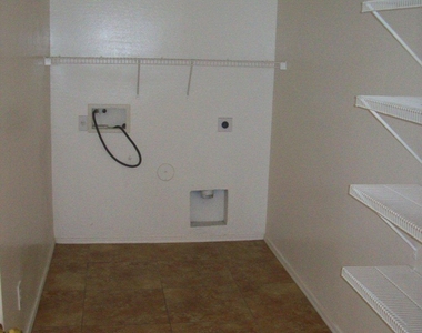 2333 E Meadow Lark Way - Photo Thumbnail 9