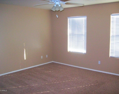2333 E Meadow Lark Way - Photo Thumbnail 13
