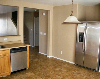 2333 E Meadow Lark Way - Photo Thumbnail 6