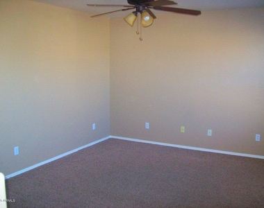 2333 E Meadow Lark Way - Photo Thumbnail 4