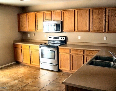 2333 E Meadow Lark Way - Photo Thumbnail 7