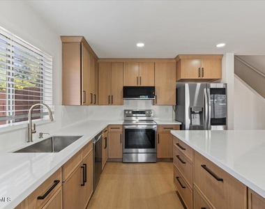 2289 W Hayden Peak Drive - Photo Thumbnail 6