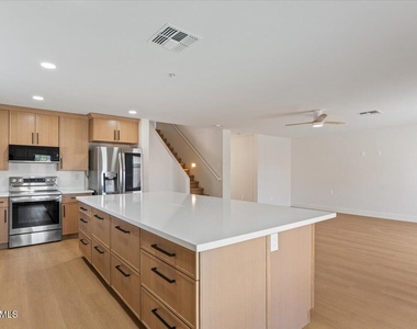 2289 W Hayden Peak Drive - Photo Thumbnail 7