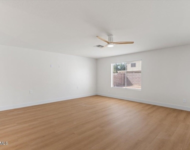 2289 W Hayden Peak Drive - Photo Thumbnail 10