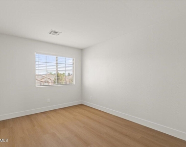 2289 W Hayden Peak Drive - Photo Thumbnail 26