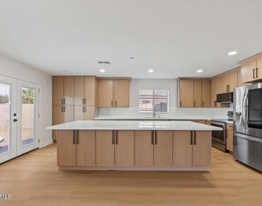 2289 W Hayden Peak Drive - Photo Thumbnail 3