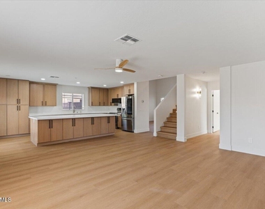 2289 W Hayden Peak Drive - Photo Thumbnail 8