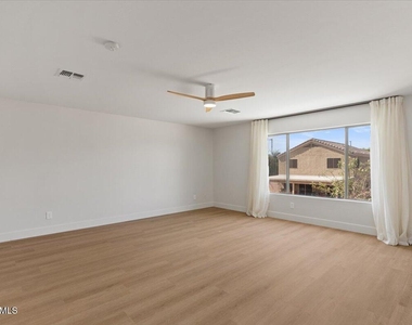 2289 W Hayden Peak Drive - Photo Thumbnail 16