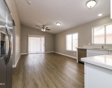 12038 W Corrine Drive - Photo Thumbnail 4