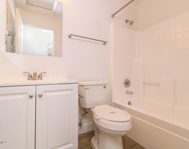 12038 W Corrine Drive - Photo Thumbnail 11