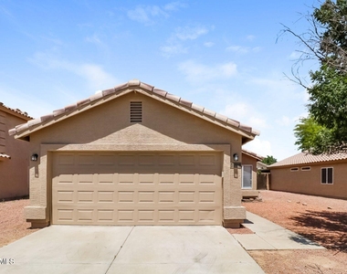 12038 W Corrine Drive - Photo Thumbnail 15