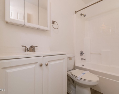 12038 W Corrine Drive - Photo Thumbnail 7