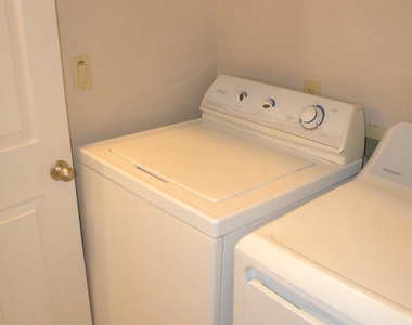 6814 W Louise Drive - Photo Thumbnail 16