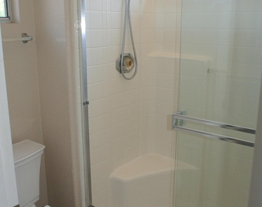 6814 W Louise Drive - Photo Thumbnail 9