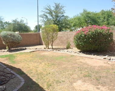 6814 W Louise Drive - Photo Thumbnail 18
