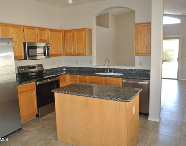 6814 W Louise Drive - Photo Thumbnail 6