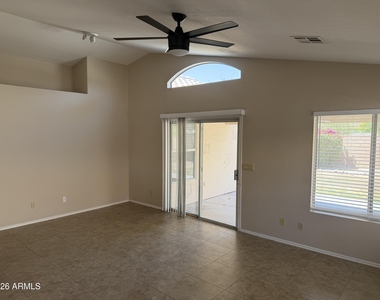 6814 W Louise Drive - Photo Thumbnail 2