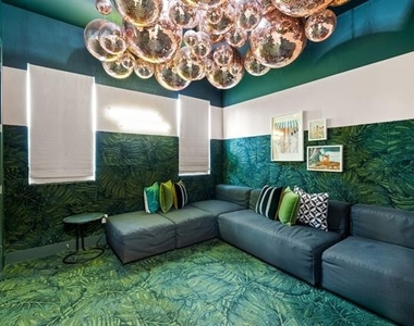 4402 Capitol Avenue - Photo Thumbnail 13