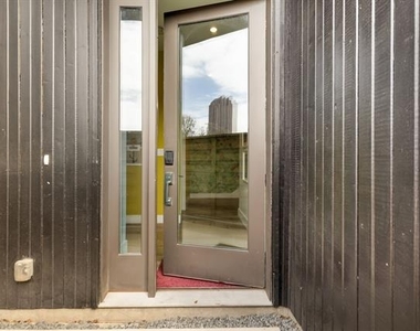 4402 Capitol Avenue - Photo Thumbnail 11