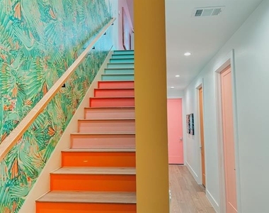 4402 Capitol Avenue - Photo Thumbnail 2