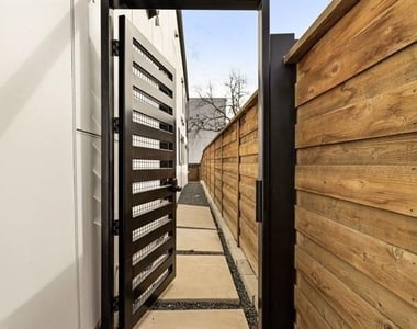 4402 Capitol Avenue - Photo Thumbnail 10