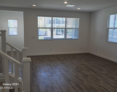 3353 S Primrose Avenue - Photo Thumbnail 7