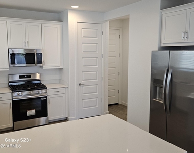 3353 S Primrose Avenue - Photo Thumbnail 4