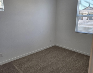 3353 S Primrose Avenue - Photo Thumbnail 24