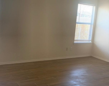 716 Mistymoor Lane - Photo Thumbnail 12