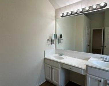 716 Mistymoor Lane - Photo Thumbnail 23