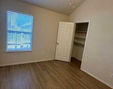 716 Mistymoor Lane - Photo Thumbnail 22