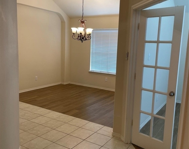 716 Mistymoor Lane - Photo Thumbnail 37
