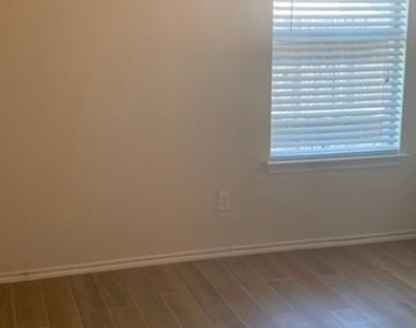 716 Mistymoor Lane - Photo Thumbnail 9