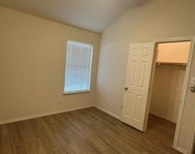 716 Mistymoor Lane - Photo Thumbnail 19