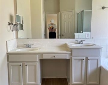 716 Mistymoor Lane - Photo Thumbnail 31