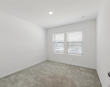 6744 Teal Circle - Photo Thumbnail 4