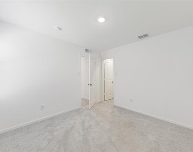6744 Teal Circle - Photo Thumbnail 7
