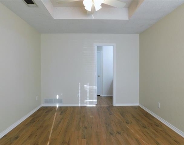 3109 N Bell Avenue - Photo Thumbnail 13