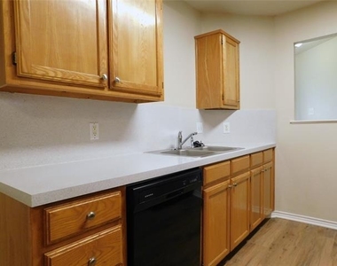 3109 N Bell Avenue - Photo Thumbnail 10