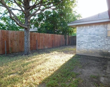 3109 N Bell Avenue - Photo Thumbnail 32