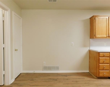3109 N Bell Avenue - Photo Thumbnail 8