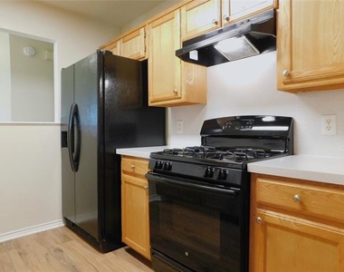3109 N Bell Avenue - Photo Thumbnail 11