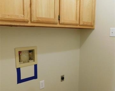 3109 N Bell Avenue - Photo Thumbnail 23