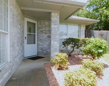 3109 N Bell Avenue - Photo Thumbnail 2