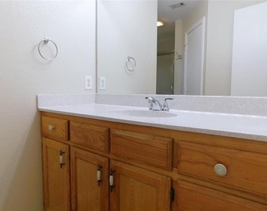 3109 N Bell Avenue - Photo Thumbnail 14